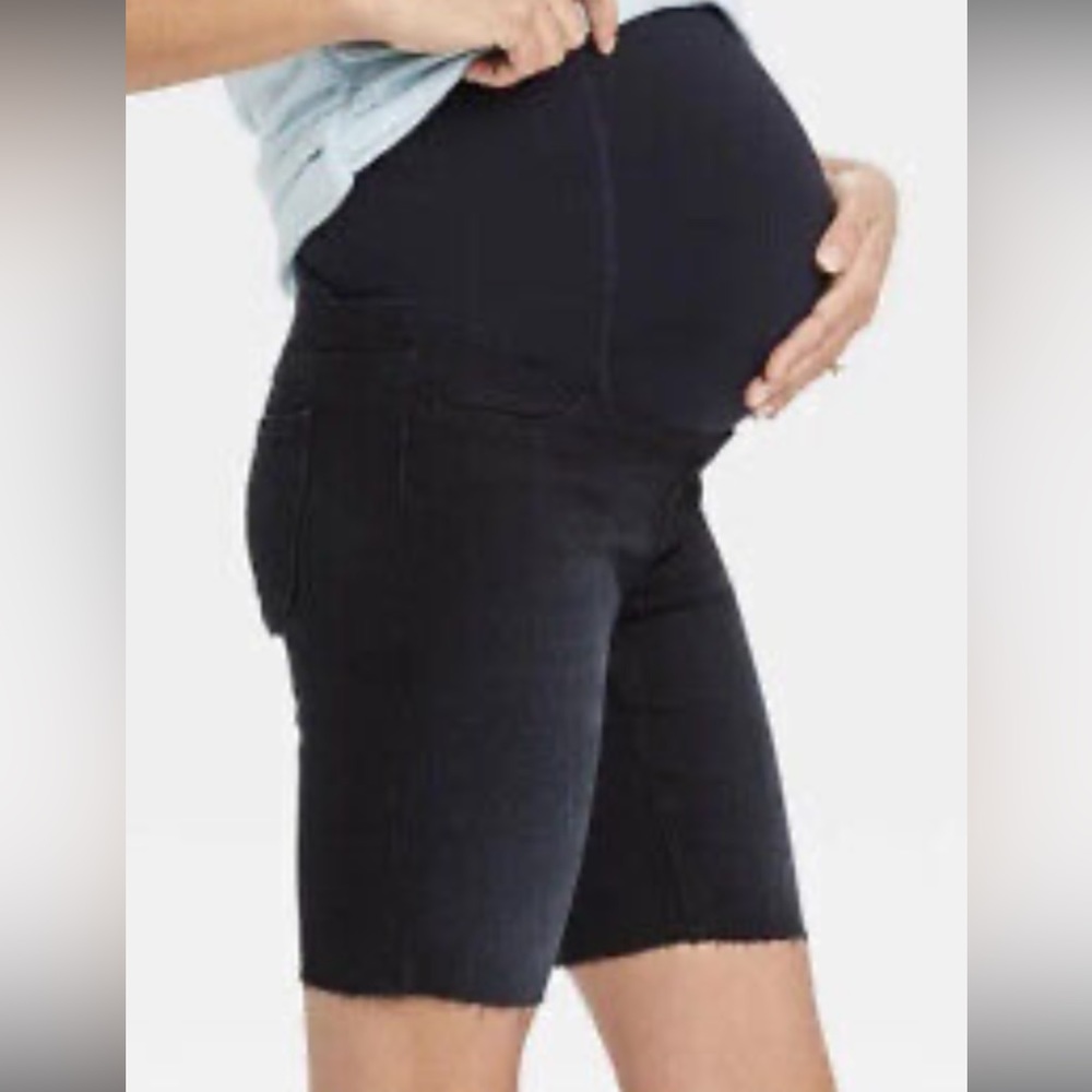 Ingrid & Isabel Maternity Bermuda shorts